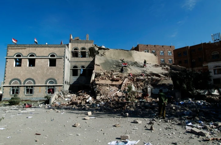 Destruction de bâtiments à Sanaa, le 5 janvier 2016 après les frappes de la coalition arabe conduites par l'Arabie saoudite