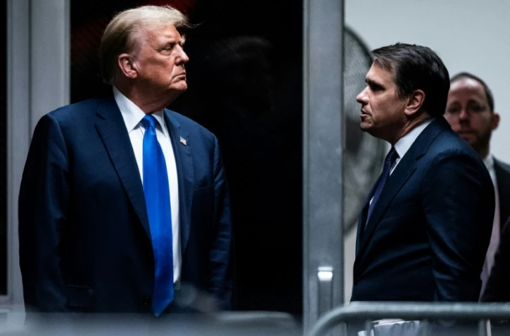 Donald Trump et son avocat Todd Blanche au troisième jour de son procès pénal à New York, le 18 avril 2024