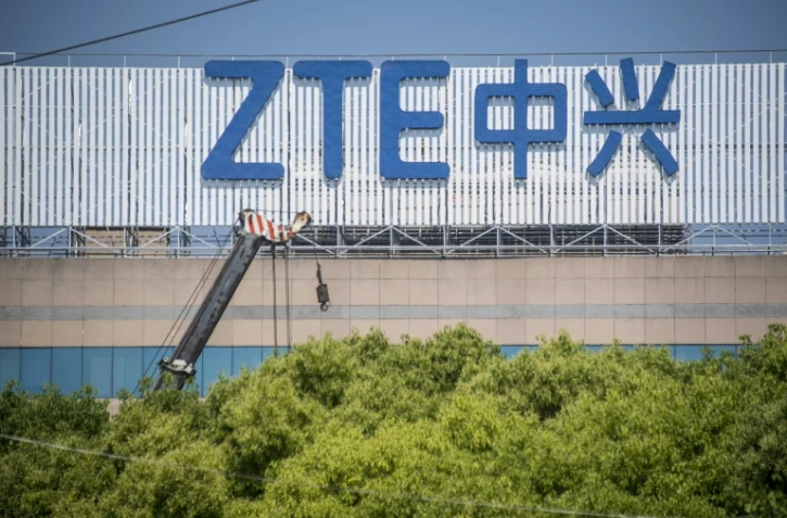 Le logo du groupe chinois ZTE photographié sur un immeuble de Shanghai le 3 mai 2018