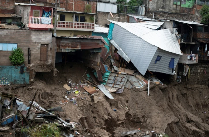 Un quartier de San Salvador dévasté par la tempête Amanda, le 31 mai 2020