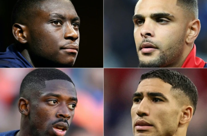 Les joueurs du Paris SG (de gauche à droite et de haut en bas) Randal Kolo Muani, Layvin Kurzawa, Ousmane Dembele et Achraf Hakimi ont été sanctionnés d'un match de suspension avec sursis le 5 octobre 2023 à Paris pour avoir entonné des chants insultants envers les supporters de l'OM le 24 septembre 2023