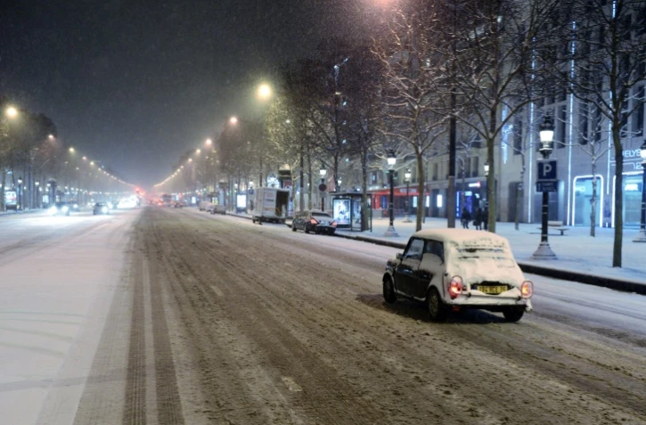 Les Chaps-Elysées sous la neige, le 12 mars 2013