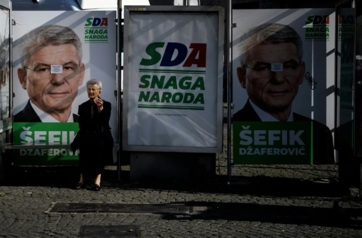 Des affiches électorales pour Sefik Dzaferovic, candidat du SDA nationaliste, le 6 octobre 2018 dans une rue de Sarajevo, en Bosnie