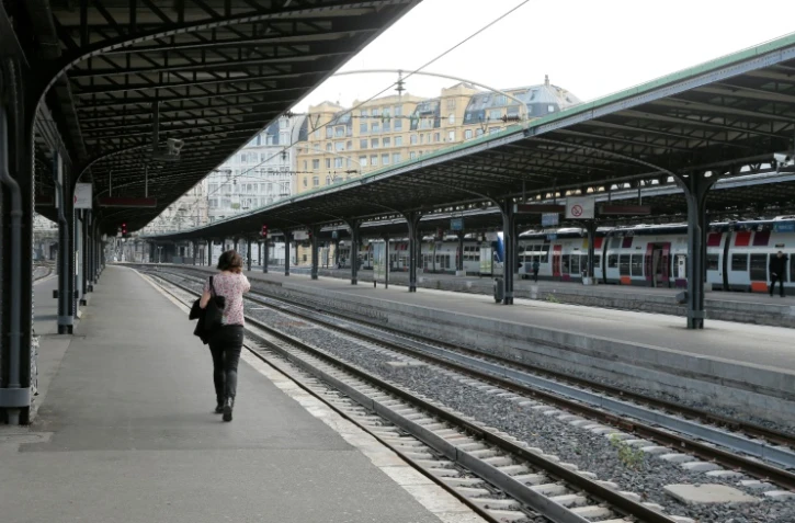 Les quais de la Gare de l'Est à Paris. Après le coup de semonce du 22 mars, place au combat: avec un TGV sur huit en moyenne mardi, les cheminots donnent le ton de cette grève longue distance visant à contrer le projet de réforme de la SNCF, qui débute lundi soir