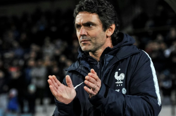 L'entraîneur des bleuets Sylvain Ripoll suit le match contre le Monténégro en qualifs pour l'Euro-2018 moins 21 ans, le 27 mars 2018 à Niksic