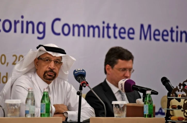 Le ministre saoudien de l'énergie Khaled al-Faleh et son homlogue russe Alexander Novak lors d'une réunion à Djeddah, en Arabie Saoudite, le 20 avril 2018