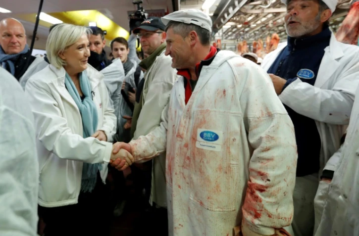 Marine Le Pen au marché de Rungis, près de Paris, le 25 avril 2017