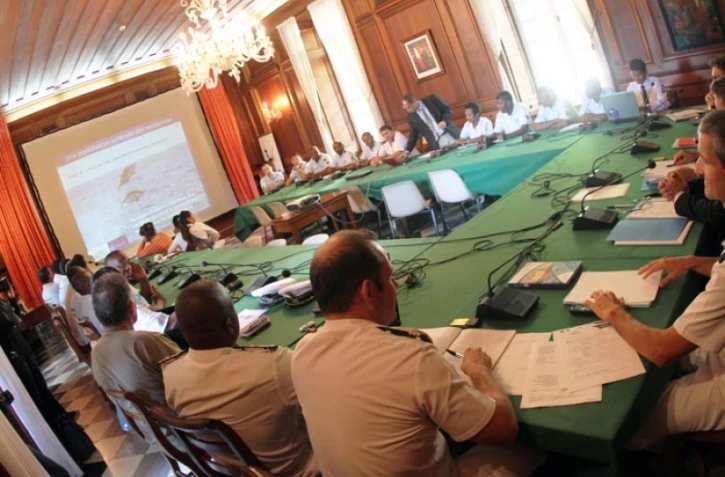 Mardi 13 septembre 2011
Préparation de la mission régionale de police des pêches sous l'égide de la COI.
Photo Michel Désiré