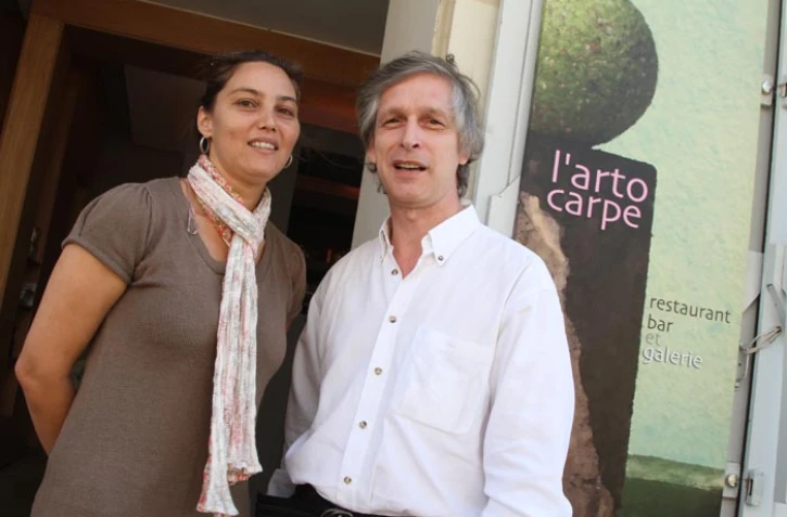 Vendredi 16 septembre 2011
Marc Rosa et Véronique Lauret, Président et Vice-Présidente de la Réunion des Livres pour la troisième édition du Prix de la Réunion des Livres.
Photo Michel Désir&eacute