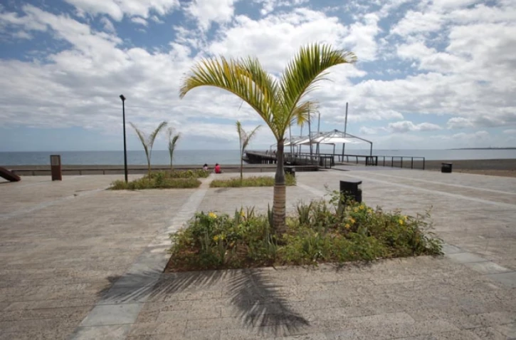 Place du débarcadère à Saint-Paul