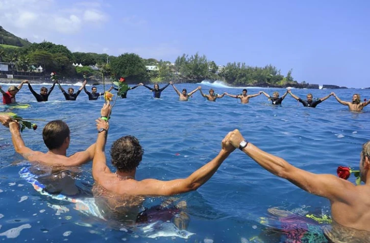 Dimanche 25 septembre 2011 - Hommage à Mathieu Schiller au Manapany surf festival
(Photos Vincent Dunogué - http://www.flickr.com/photos/photo974/)