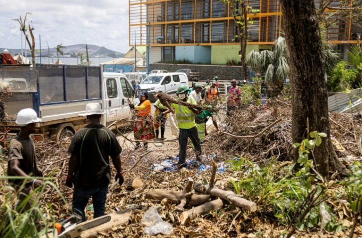 Opération de nettoyage à Mamoudzou, le chef-lieu de Mayotte, le 29 décembre 2024