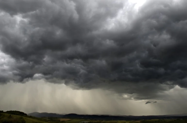 Météo France place en vigilance orange orage six départements de la Manche au Val de Loire en raison d'orages