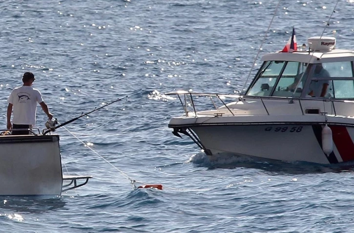 Mercredi 28 Septembre 2011



Opération de pêche de requins autorisée par la préfecture devant Boucan Canot