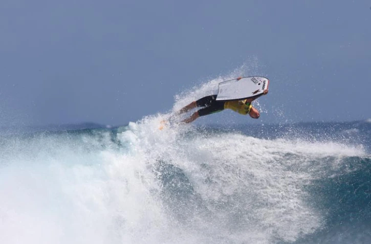 Dimanche 2 octobre 2011 - Nissan bodyboard pro à Saint-Pierre (Photo image-reunion.re)