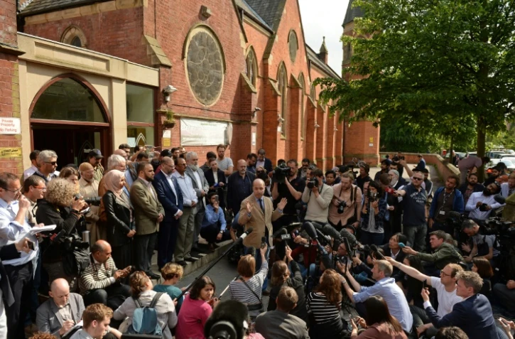 Fawzi Haffar, l'un des responsables de la mosquée de Didsbury à Manchester, prononce un discours devant le bâtiment, le 24 mai 2017