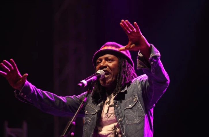 Vendredi 7 Octobre 2011

Kaloo Bang concert d'Alpha Blondy