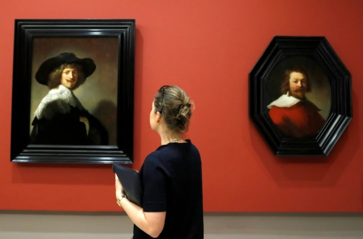 Des tableaux de Rembrandt au Louvre à Paris dans le cadre de l'exposition des chefs-d'oeuvre de la collection Leiden, le 17 février 2017