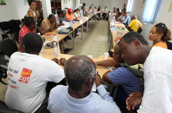 Samedi 8 Octobre 2011

Mamoudzou les syndicalistes et les manifestants à direction des entreprises ,de la concurrence, de la consommation, du travail, et de l'emploi