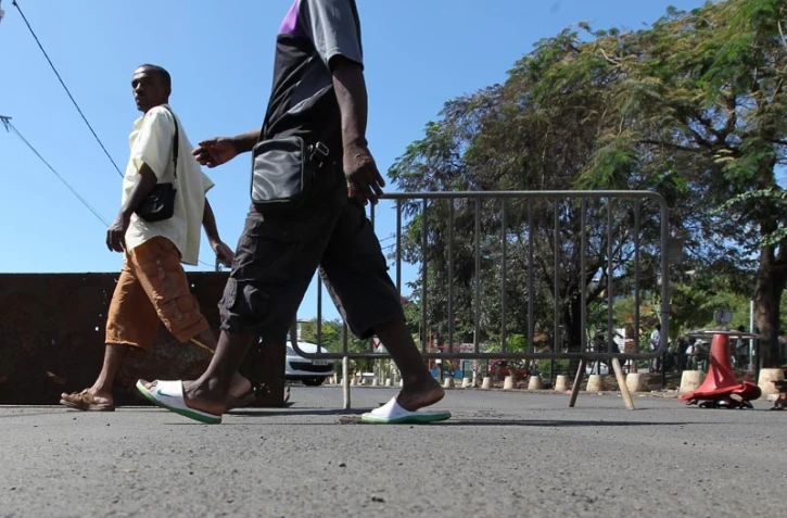 Dimanche 9 Octobre 2011

Calme précaire à Mayotte