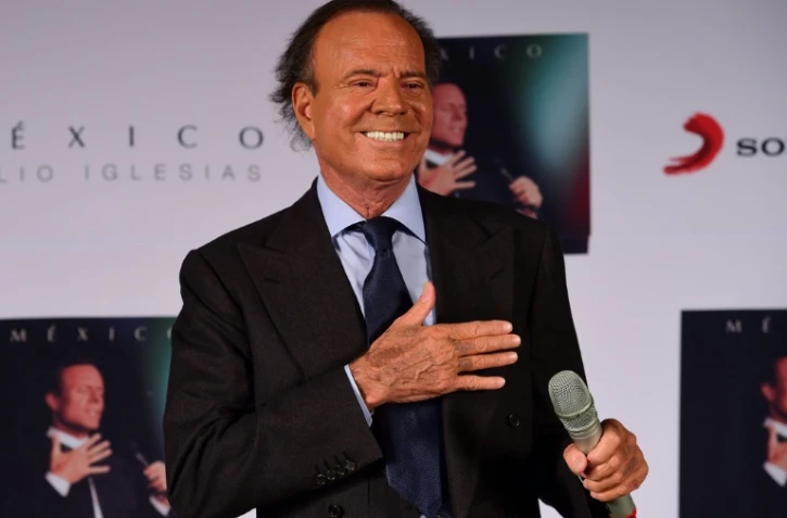 Le chanteur espagnol Julio Iglesias à Mexico, le 23 septembre 2015