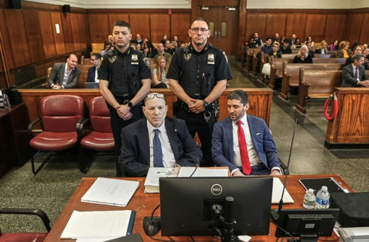 L'ancien producteur de cinéma américain Harvey Weinstein comparaît devant la Cour suprême pénale de l'État de New York, à Manhattan, le 21 avril 2026