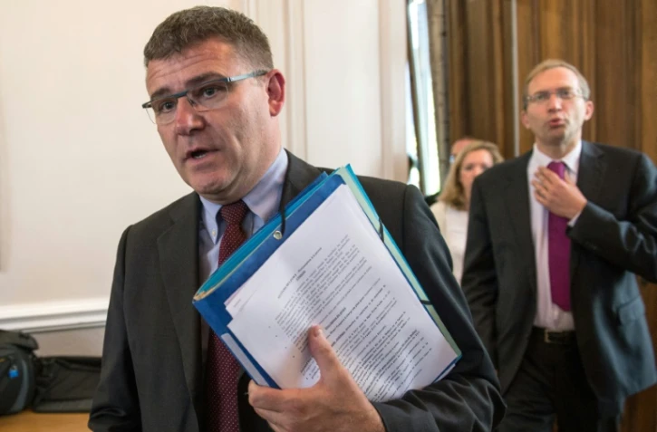 Le Secrétaire d'Etat à l'Industrie, Christophe Sirugue, et le PDG d' Alstom, Henri Poupart-Lafarge, à leur arrivée pour une conférence de presse commune le 4 octobre 2016 à Belfort