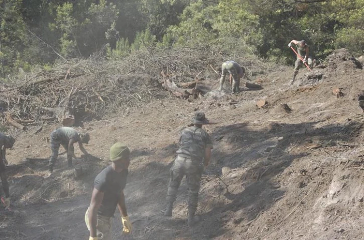 L'armée est engagée dans la lutte contre l'incendie du massif du Maïdo (Photo RSMA-Réunion)