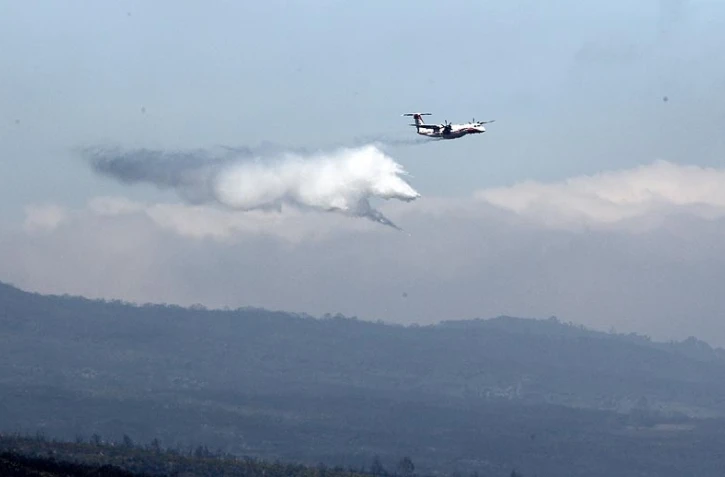 Jeudi 3 Novembre 2011
Le bombardier d'eau entre en action
