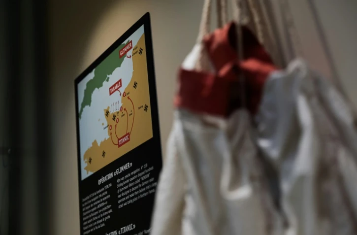Une carte des opérations "Glimmer", "Taxable" et "Titanic", mises en place pour créer une diversion parmi les troupes allemandes pendant la seconde guerre mondiale (WWII), exposée au mémorial Pegasus, le 1er juin 2023 à Benouville, dans le Calvados