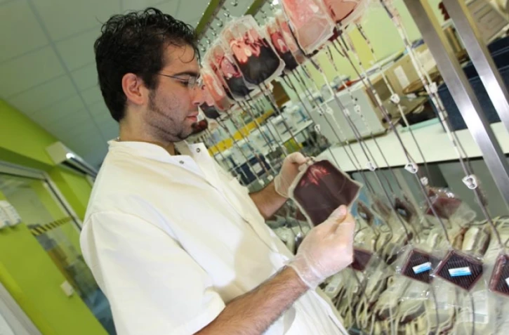 Etablissement français du sang au centre hospitalier de Bellepierre (Saint-Denis)