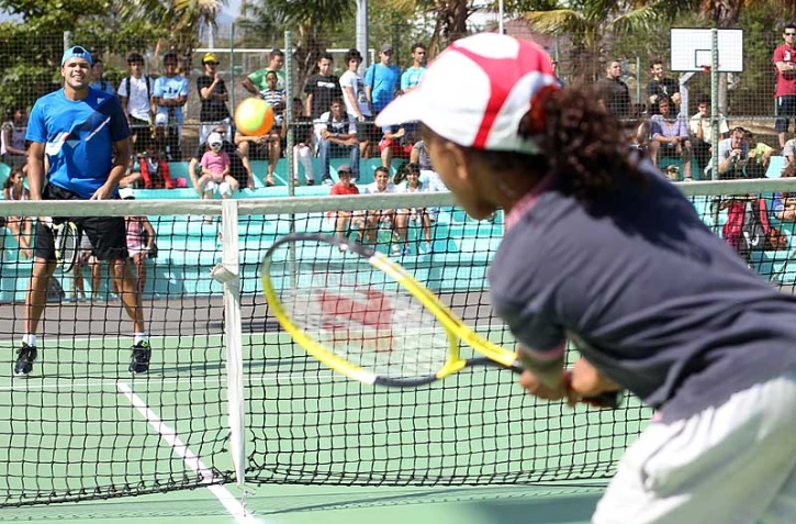 Mercredi 30 Décembre 2011

Tsonga et Monfils tapent la balle avec les marmailles