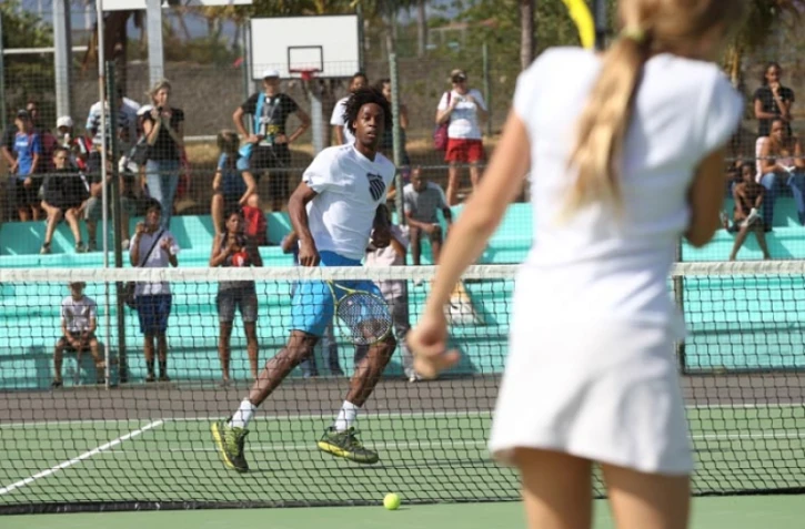 Mercredi 30 Décembre 2011

Tsonga et Monfils tapent la balle avec les marmailles