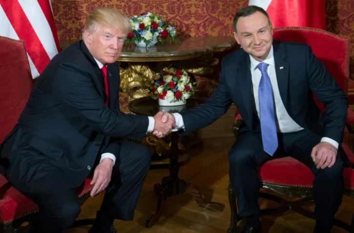 Le président polonais Andrzej Duda accueille le président Donald Trump au Château royal à Varsovie le 6 juillet 2017