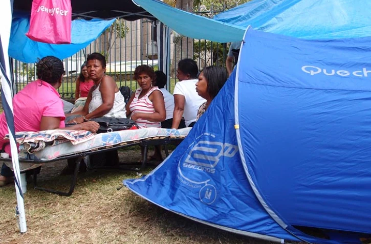 Lundi 5 décembre 2011 - Les ex-salariés de l'Arast devant le conseil général