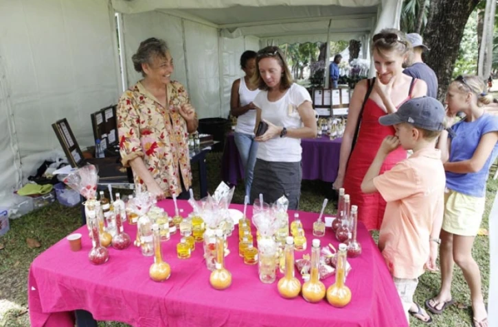 Mardi 20 décembre 2011 - Marché festif au Jardin de l'État à Saint-Denis (Photo Alexandre Rivière - Service Communication Conseil Général)