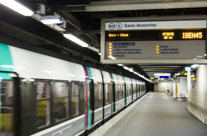 Un RER B à la station de Châtelet-les-Halles, le 8 mars 2016 à Paris