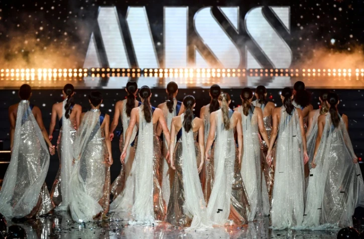 Les participantes à la demi-finale du concours de beauté Miss France 2024, le 16 décembre 2024 à Dijon, en Côte-d'Or