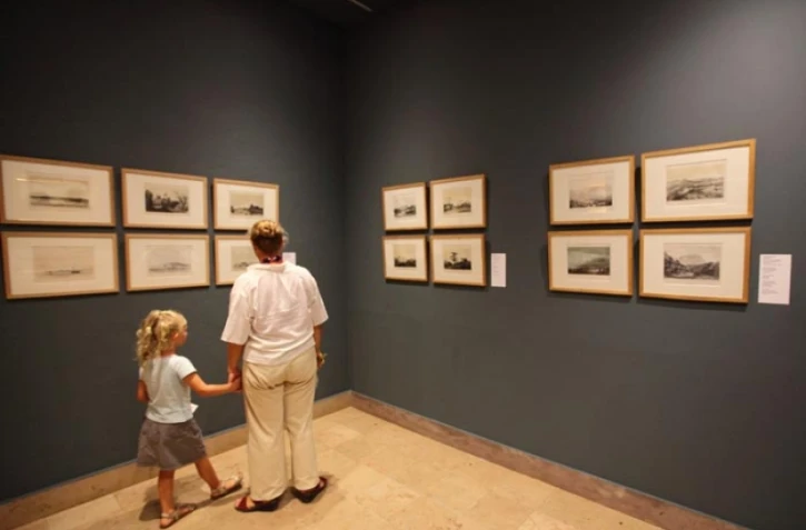L'exposition temporaire "Voyages dans les îles de l'océan Indien" de Martial Potémont (Photo image-reunion pour www.ipreunion.com)