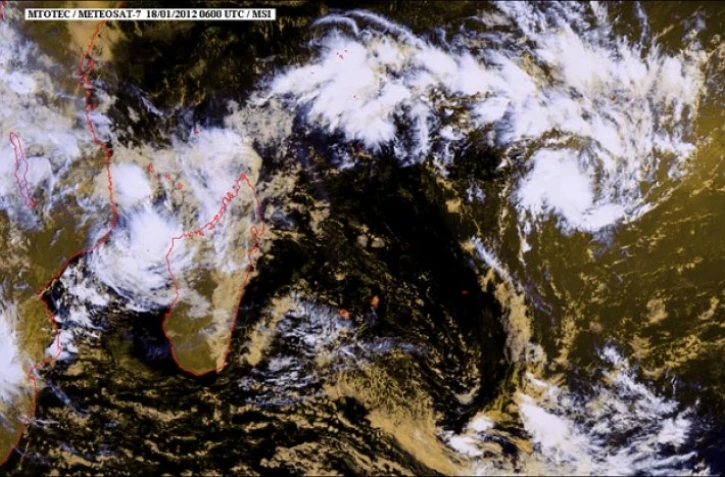 Mercredi 18 janvier 2012 - Nouveau système dépressionnaire dans l'Océan Indien (image satellite www.mtotec.com)