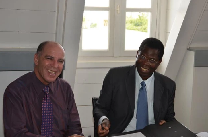 Mercredi 18 janvier 2012 - Signature d'une convention entre la DAC Oi et les établissements pénitenciers de l'île (Photo D.R)