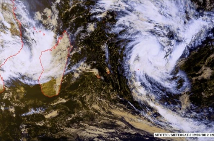 Jeudi 19 janvier 2012 - Deux systèmes dépressionnaires dans la zone Océan Indien (image satellite www.mtotec.com)