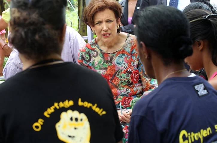 Lundi 30 Janvier 2011

 Visite de Roselyne Bachelot à l'association Momon papa lé la