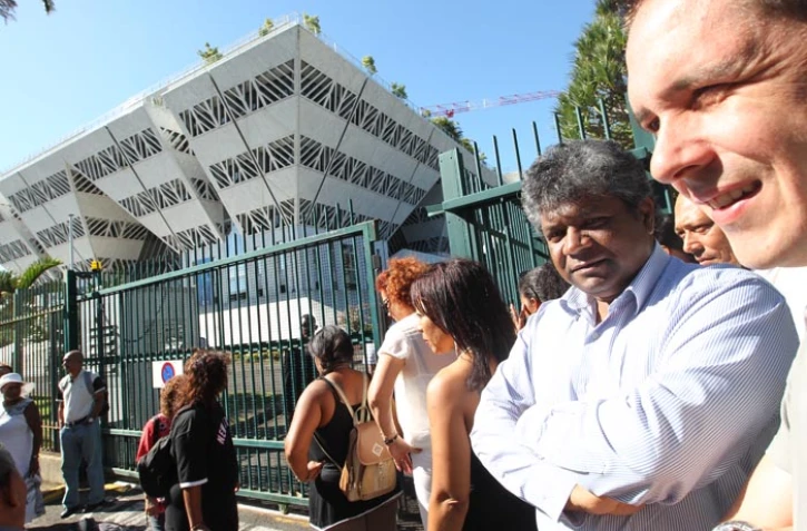 Vendredi 3 février 2012 - L'ARCP devant les grilles du conseil régional