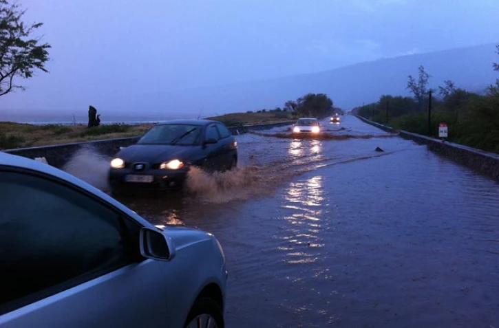 Saint-Leu - Dimanche 5 février 2012 - Les fortes pluies ont provoqué des inondation s à Saint-Leu