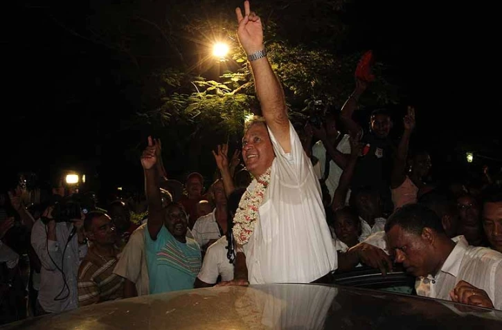 Dimanche 5 février 2012 - Maurice Gironcel à nouveau maire de Sainte-Suzanne