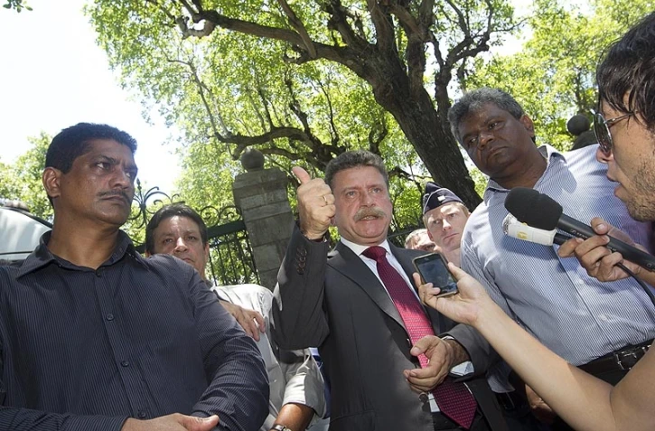 Lundi 6 Février 2012

 Rassemblement des professionnels de la route et le préfet Michel Lalande devant la préfecture