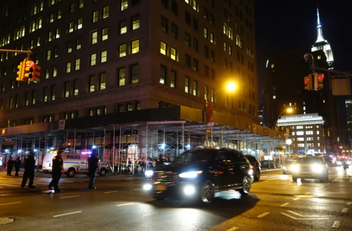 Rue barrée par la police à New York après une explosion qui a fait 25 blessés, dont aucun en danger de mort, samedi 17 septembre 2016