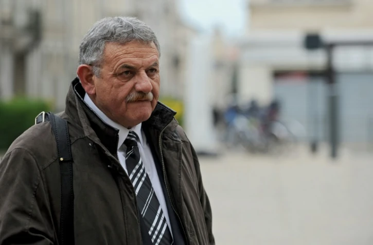 L'ancien maire de la Faute-sur-Mer René Marratier arrive au palais de justice de Poitiers le 1er décembre 2015