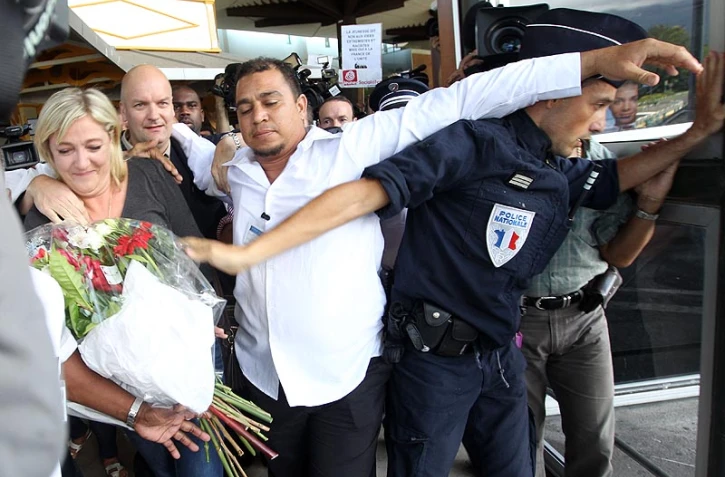 Mardi 7 Février 2012


La présidente du Front National est arrivée à La Réunion